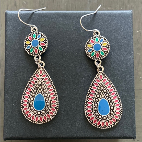 Jewelry - Elegant Multicolor Teardrop Dangle Earrings
New w box